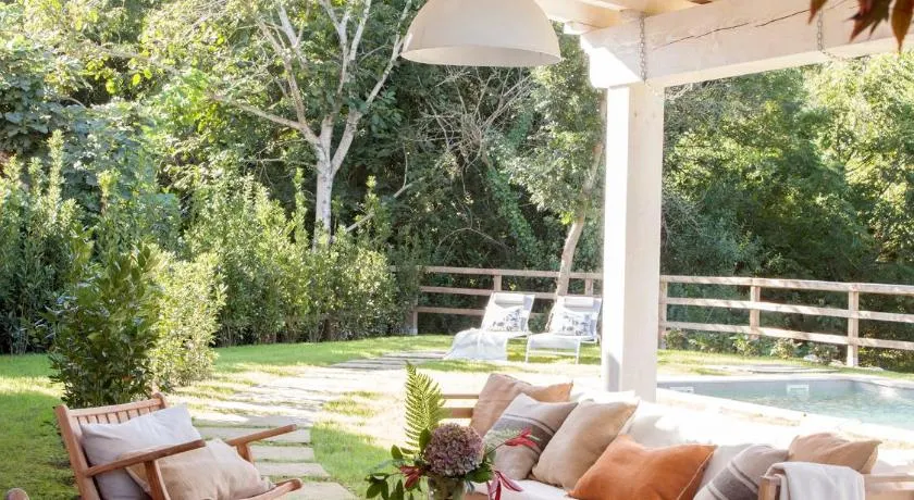 Wishome-Una preciosa casa con piscina climatizada para seguir disfrutando del verano antes de retomar la rutina - Image 1
