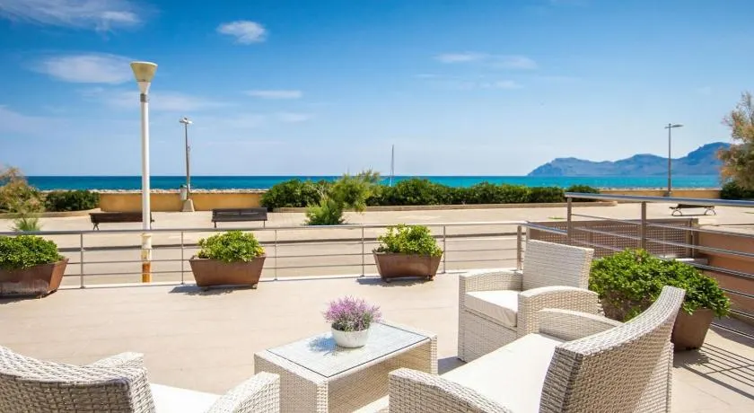 Bohemi, luxuriöse Villa direkt am Meer - Image 1