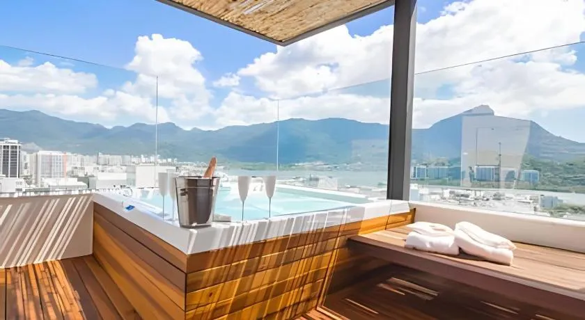 Cobertura para alugar em Ipanema com 2 quartos, vista cinematográfica, terraço e jacuzzi - Image 1