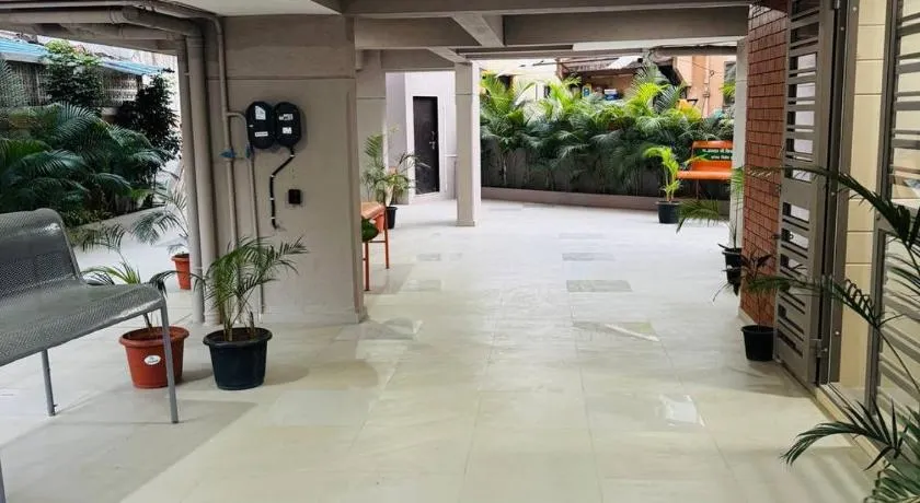 Hotel Mighter Crest - Image 1