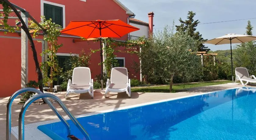 Holiday Home Luxurioses Haus direkt am Strand- große Terrasse- Pool by Interhome - Image 1