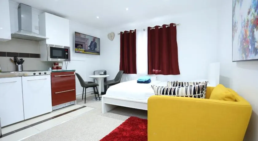 Classic Studio Lytham Up London - Image 1