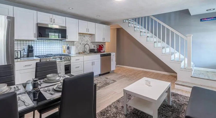 Spacious Home with Porch Sleeps 6 Near Pitt and UPMC - Image 1
