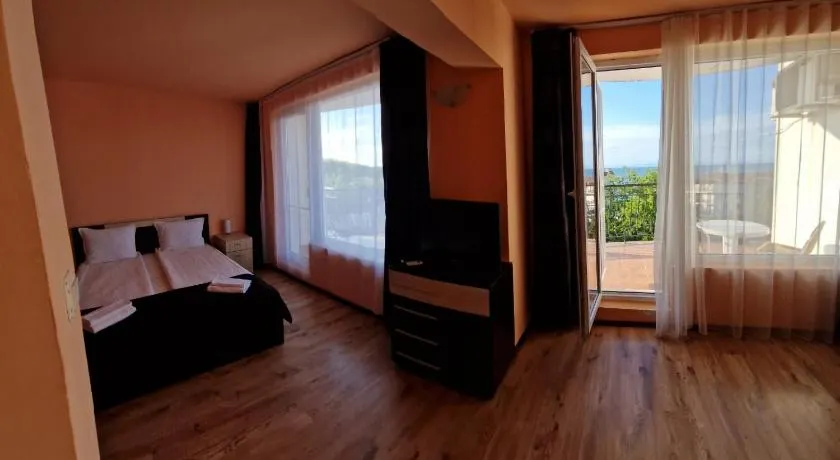 HOUSEDENz - Image 1