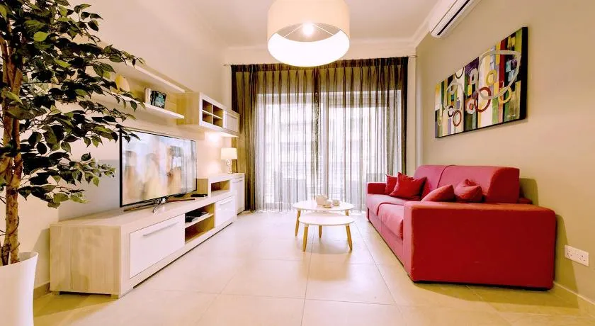 Luxury Apartment with Pool - Image 1