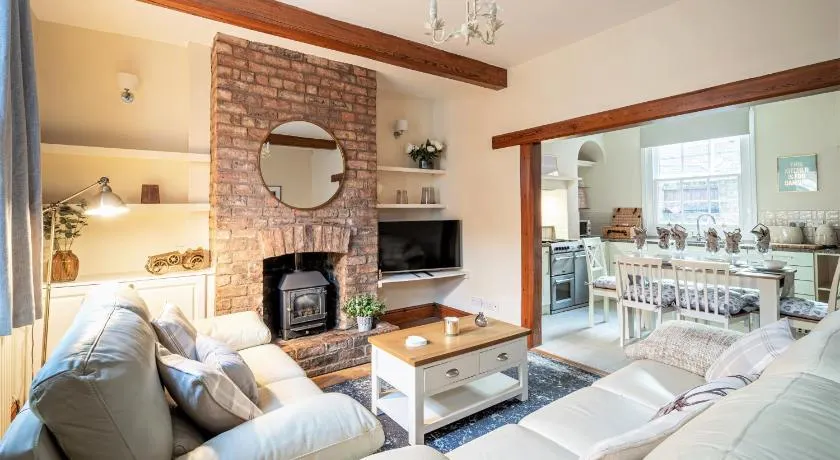 The Cottage in Chester, Sleeps 6 with FREE Parking - Image 1