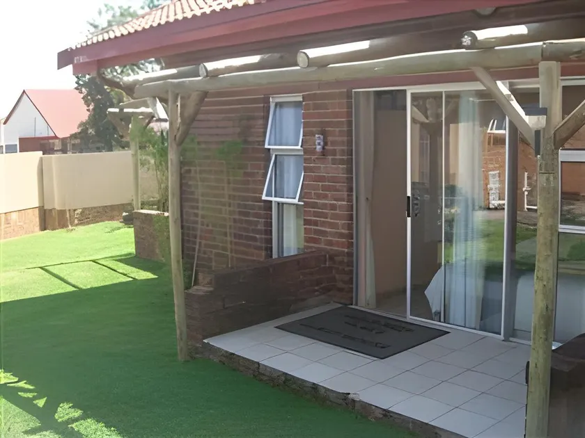 Gold Reef Place Guest House - Image 1