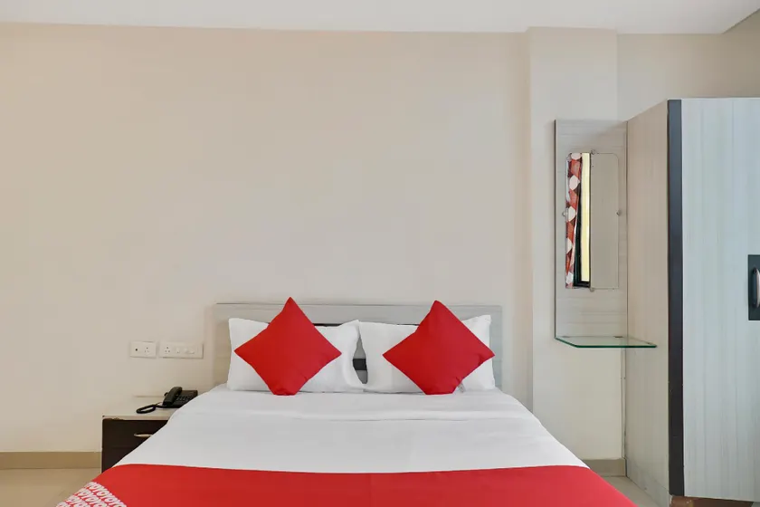 OYO 44975 Hotel Trupti - Image 1