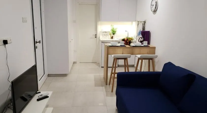 Modern & Cozy Studio w/ Backyard Near City Center - Image 1