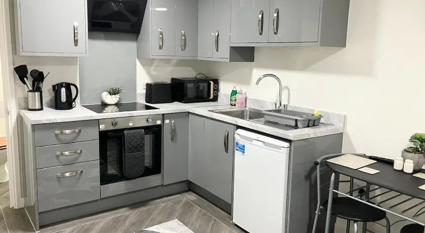 Maidstone town centre studio flat, 1 min from train station - Image 1