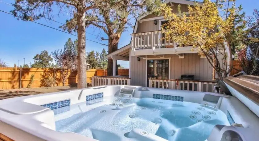 The Raccoon Retreat + Firepit + Spa + BBQ - Image 1