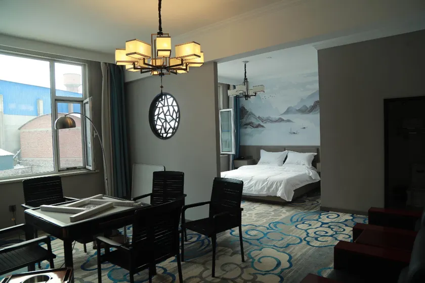 All Seasons Hotel in the Cloud - Image 1