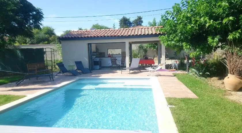 La Maison des Romarins Chambres d'hôtes Cosy Climatisées Piscine Cuisine - Image 1