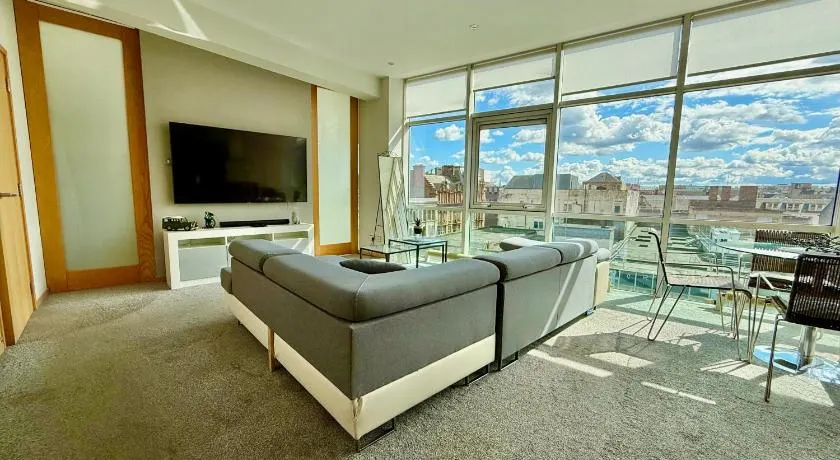 City Centre Glasgow 2BR - 2 Bathrooms - Parking - Image 1