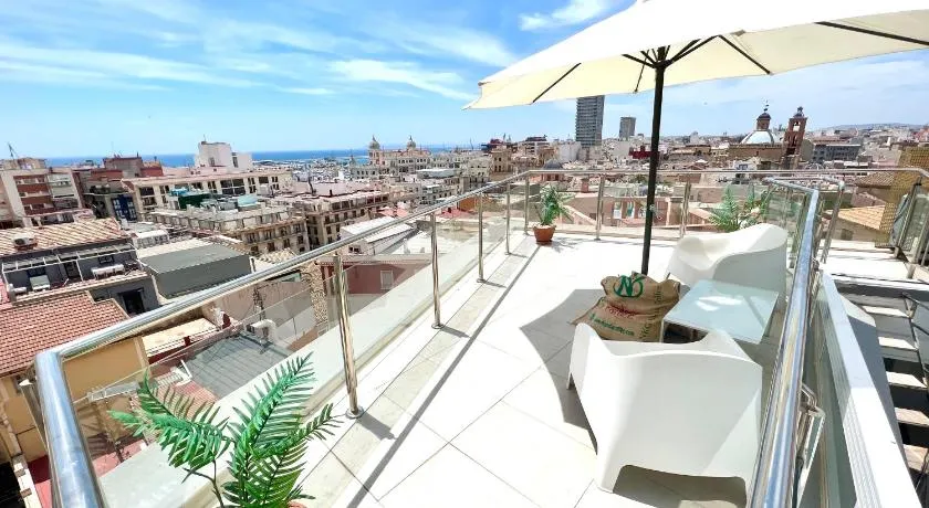 El Pont Alicante Apartments - Image 1