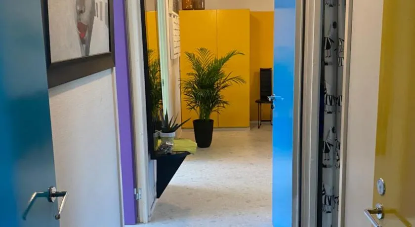 Iso kolmio ydinkeskustassa 1-6 hlö Ilm.parkit - Image 1