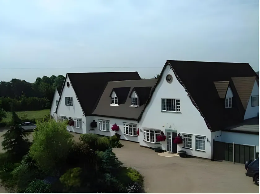 Badgers Mount Hotel - Image 1