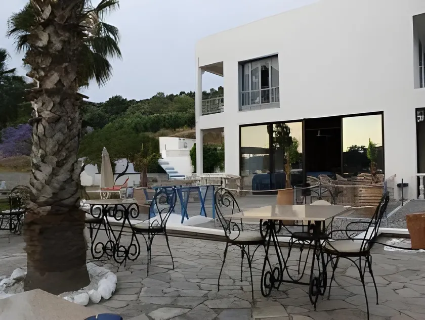 Hotel Blue Fountain - Image 1