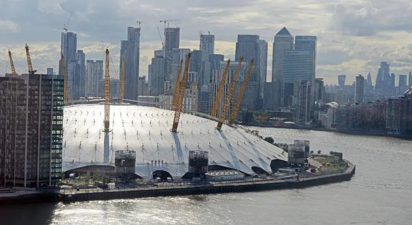 Canary Wharf Apartment - Image 1