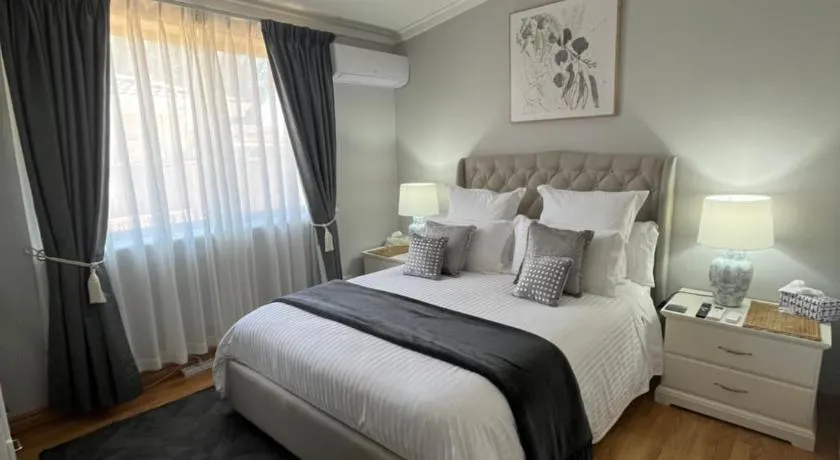 Lg Qs Rm Private Luxury Bathrm Strictly NON SMOKERS and Genuine Travellers ONLY over 25 - Image 1