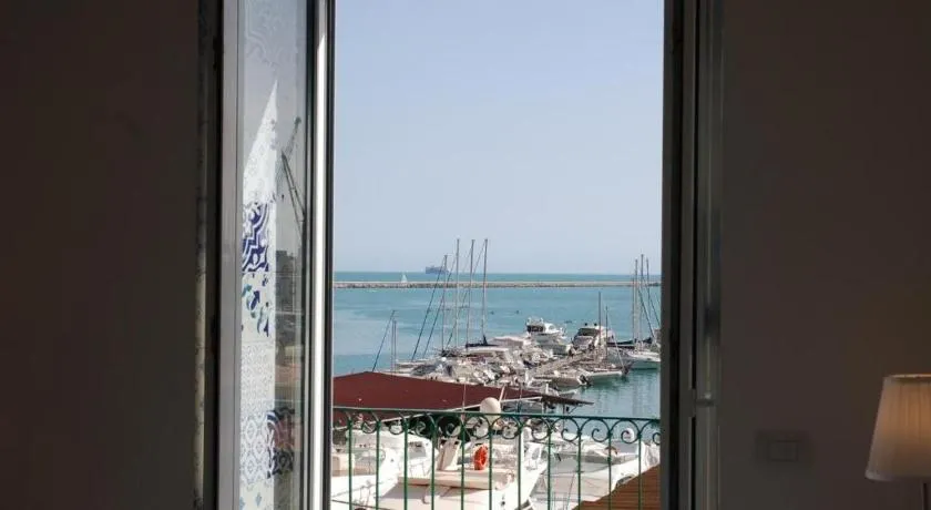 Relais Luxury Retreat - Seafront Apartments - Image 1