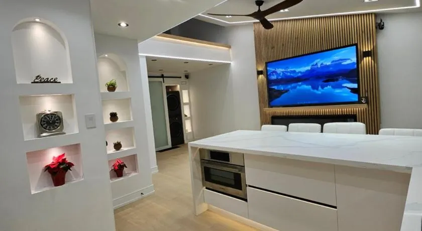 Yolo guest house - Image 1