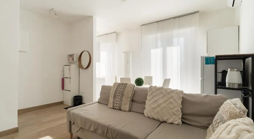 GuestHost - Spacious Balcony Apartment X6 - Image 1