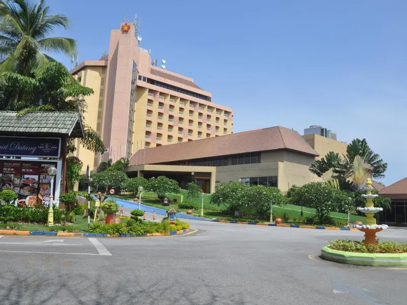 Primula Beach Hotel - Image 1