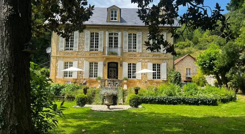 Le Bouquet Bleu Bed and Breakfast - Image 1