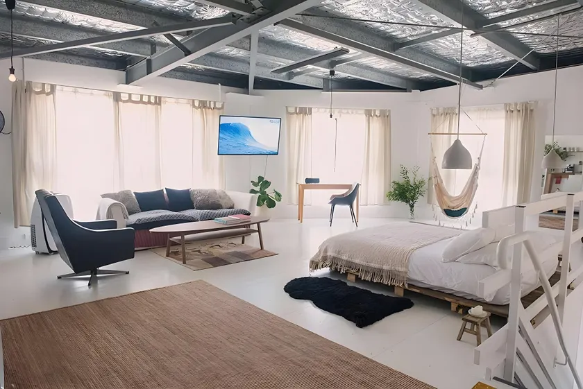 Light and airy studio - Image 1