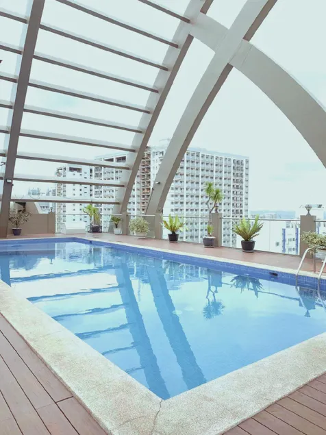 EDSA Cozy 3BR near MRT w Netflix and Karaoke Fun - Image 1