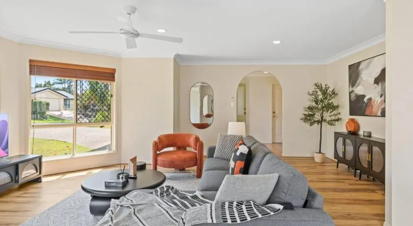 Spacious 4BR Family Home in Capalaba Local Charm - Image 1