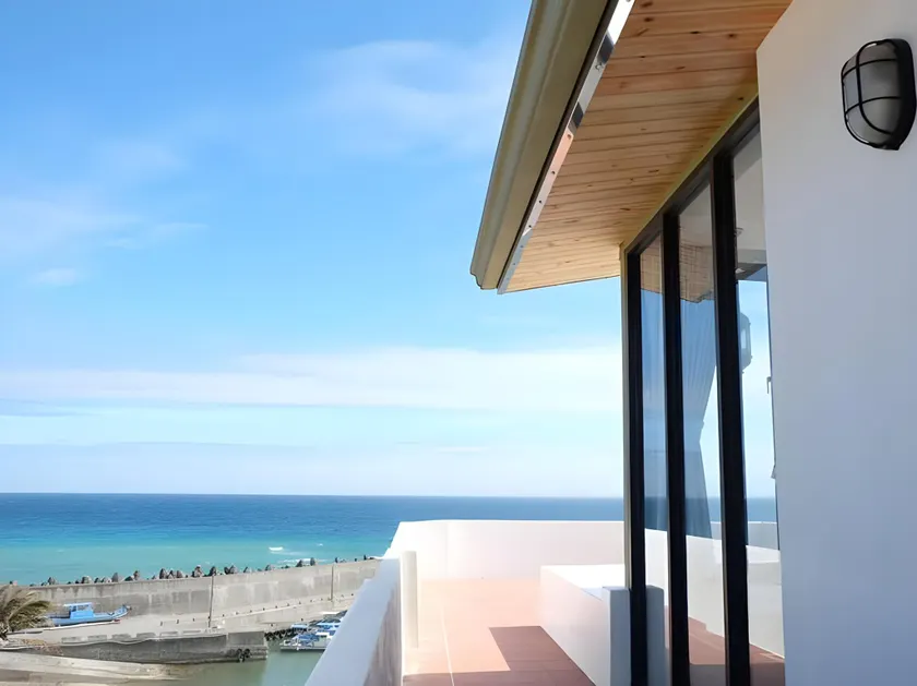 Sea Shore Hotel - Image 1