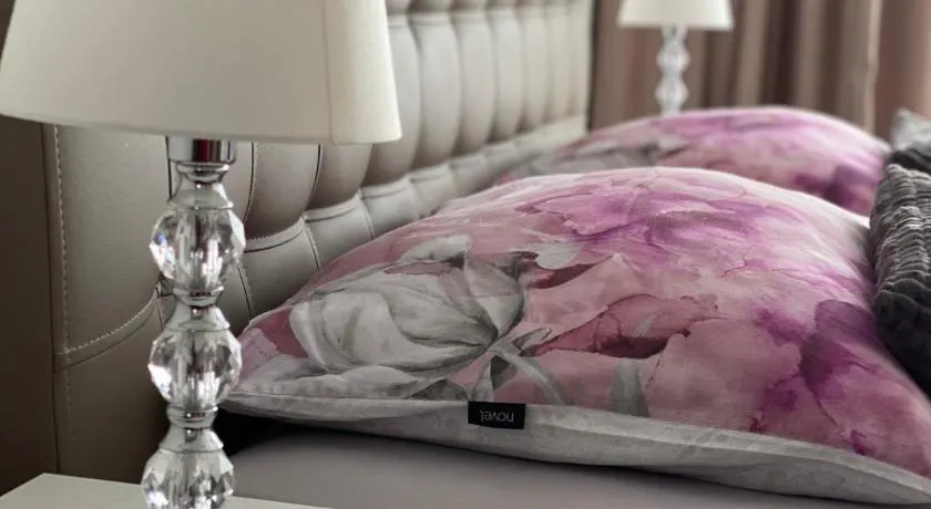 Apartment Queen - Image 1