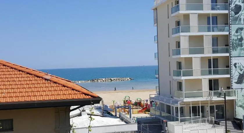 Appartamento 3 camere con vista sul mare e parcheggio - Image 1