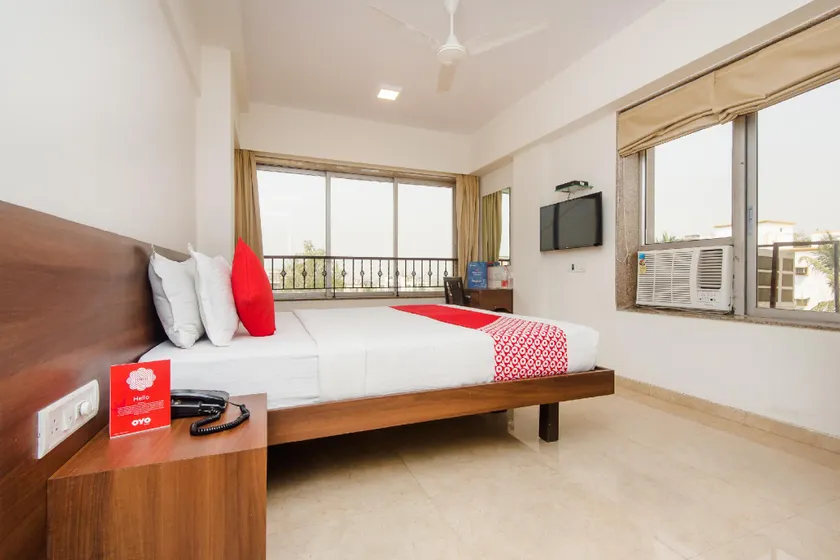 OYO Imperial Plus Near Western Express Highway Metro Station - Image 1