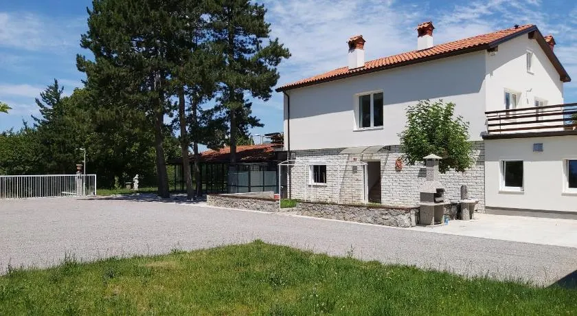 Divača, Vila Srebrna - Image 1
