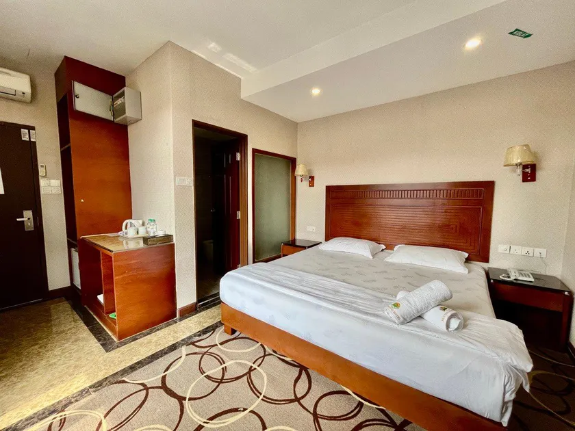 Fan Holiday Hotel - Image 1