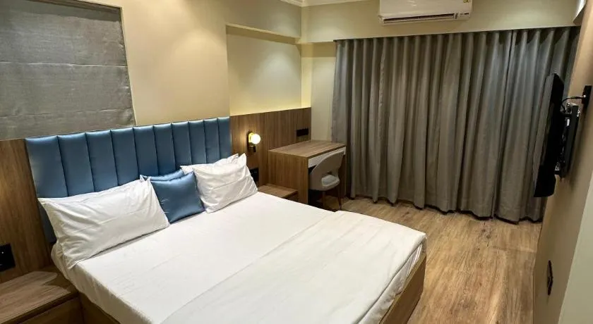 Rudraya Homes - Cozy Premium Serviced Apartments Khar - next to Bandra - Image 1
