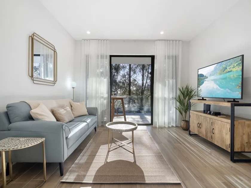 Stylish 1-Bed Apartment with Rooftop Access - Image 1