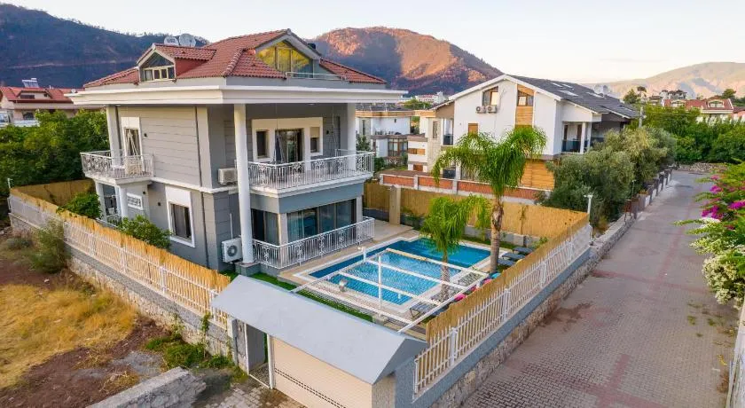 Daisy Villa İçmeler Marmaris Private Pool Garden - Image 1