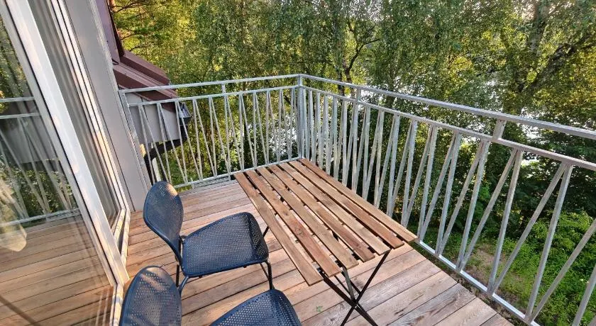 Lakefront house in Senoji Varėna - Image 1
