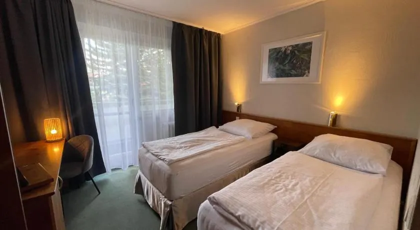 BusinessHotel Am Peetzsee Grünheide - Image 1