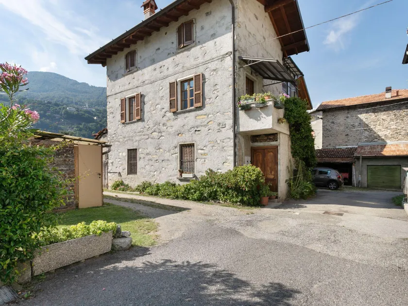 Spacious Apartment near Lake in Dongo - Image 1
