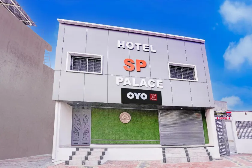 SPOT ON Hotel SP Palace - Image 1