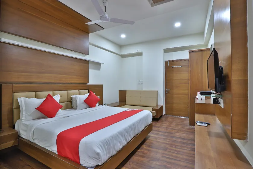 Townhouse 907 Hotel Navjivan - Image 1