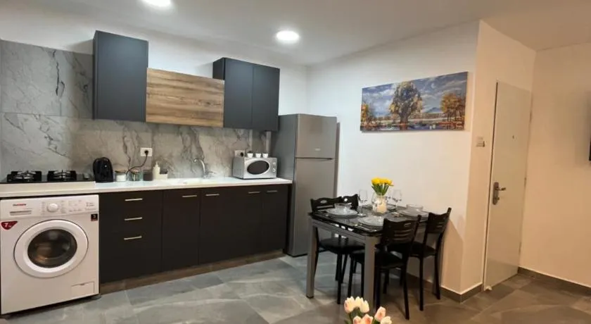 הטרקלין של שלמה. דירה יפה וחדשה 5 דקות נסיעה מהים - Image 1