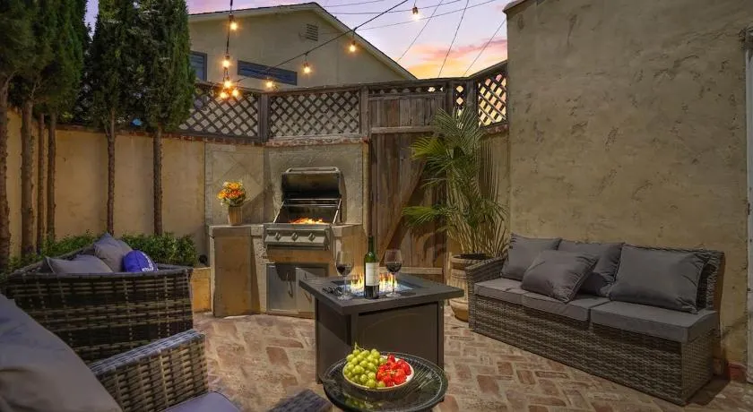 Belmont Shore Escape - Arcades - FirePit - Beach - Parking - Image 1