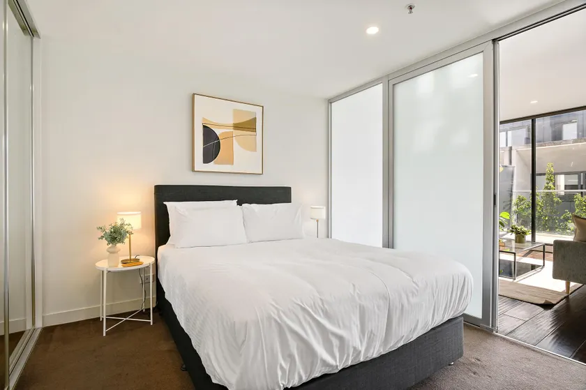 Bright 1BR Apartment Near Maribyrnong River - Image 1