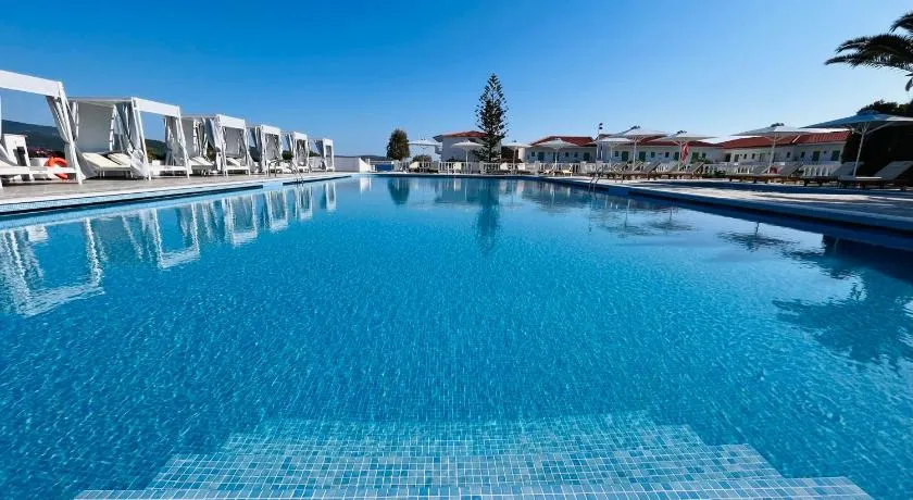 Sirenes Beach Resort - Image 1